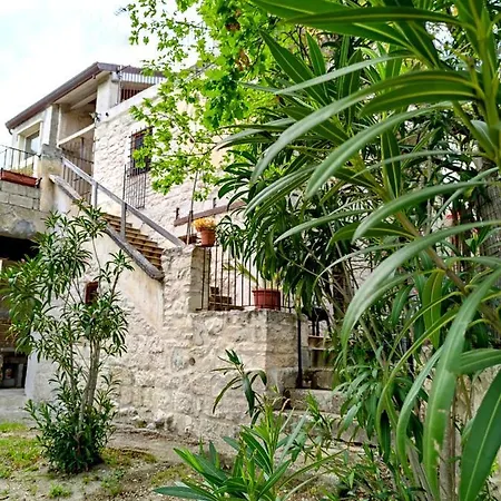 Ai Limiti • 67 • Stonehouse Country house *